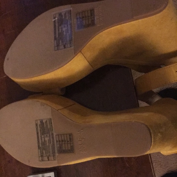 Forever 21 mustard yellow clog heels size US 10 - Picture 6 of 7